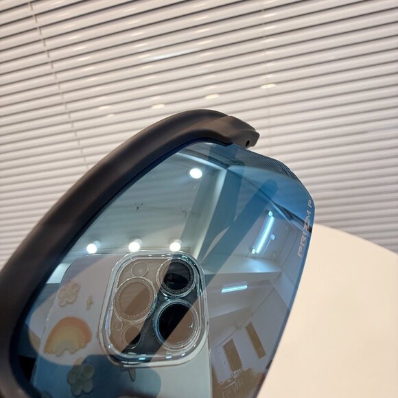 Oakley sunglasses - Picture 6 of 9